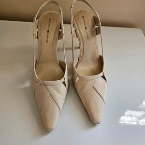 Bandolino Beige Pointed Slingback Heels